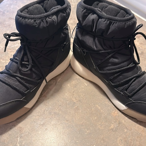 Boots - Picture 5 of 6